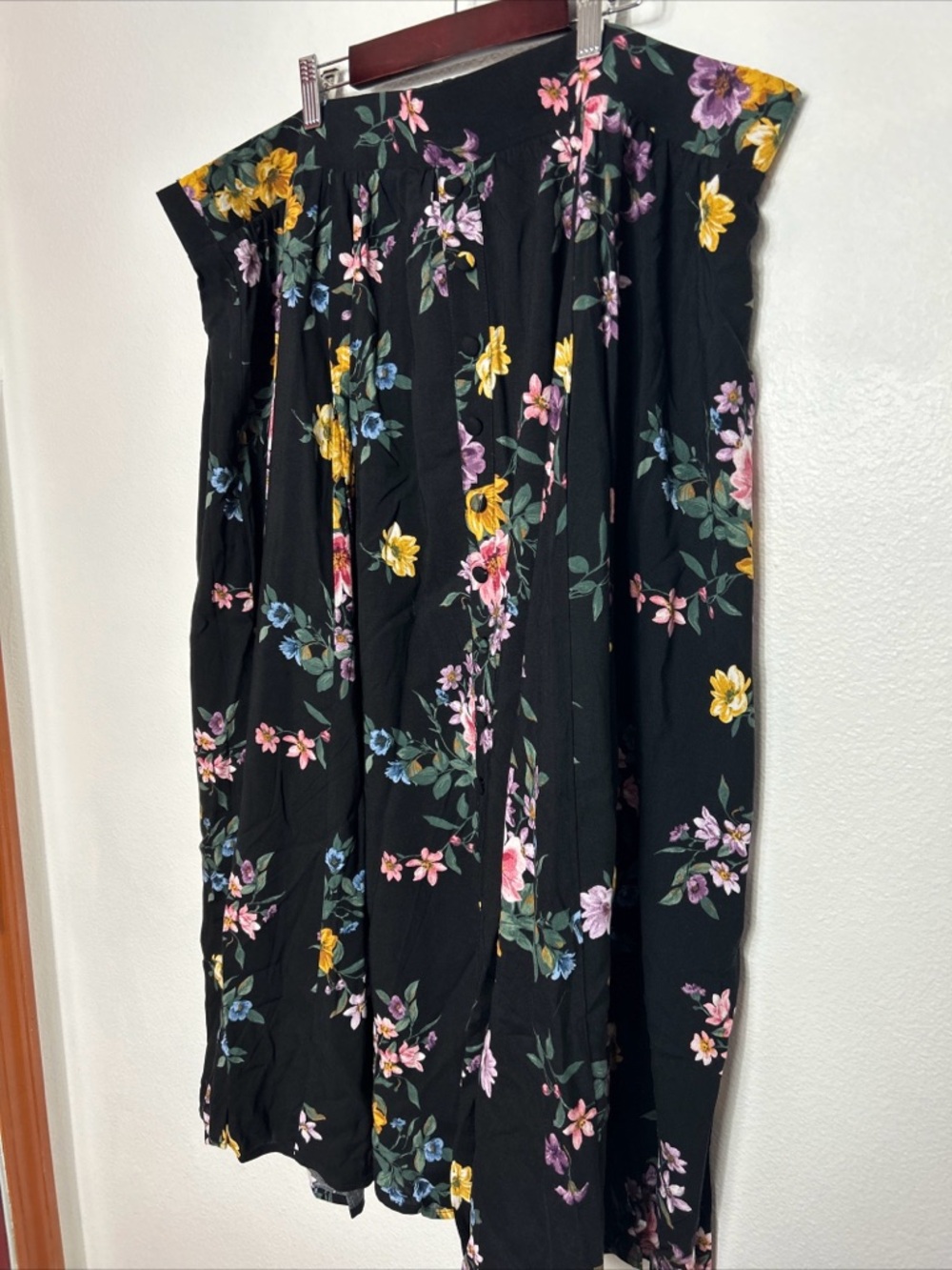 Torrid  NWT Womens Chiffon Skirt 3X Black Floral Cottage Goth MSRP $74.50.